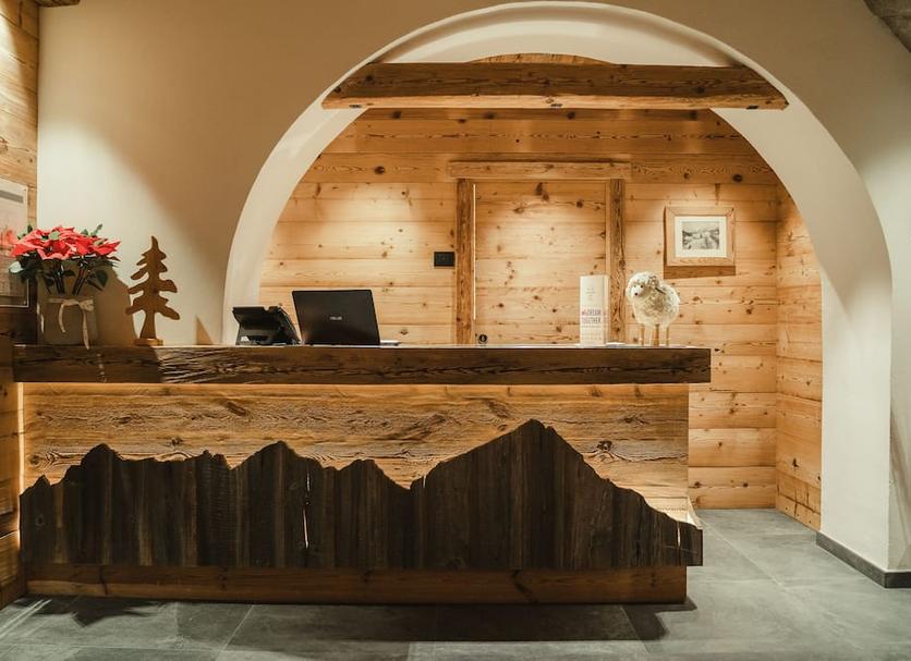 Front desk Photo