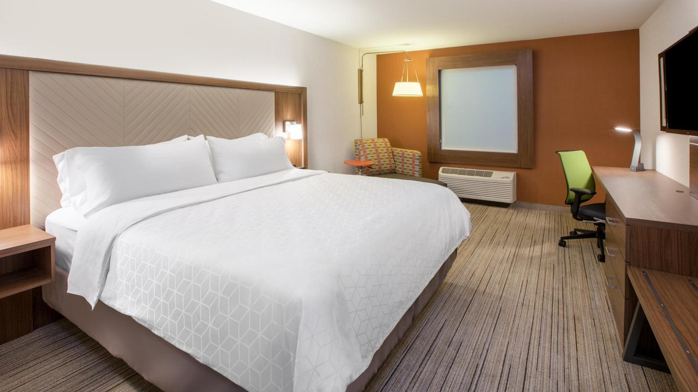 Holiday Inn Express & Suites North Fremont By IHG