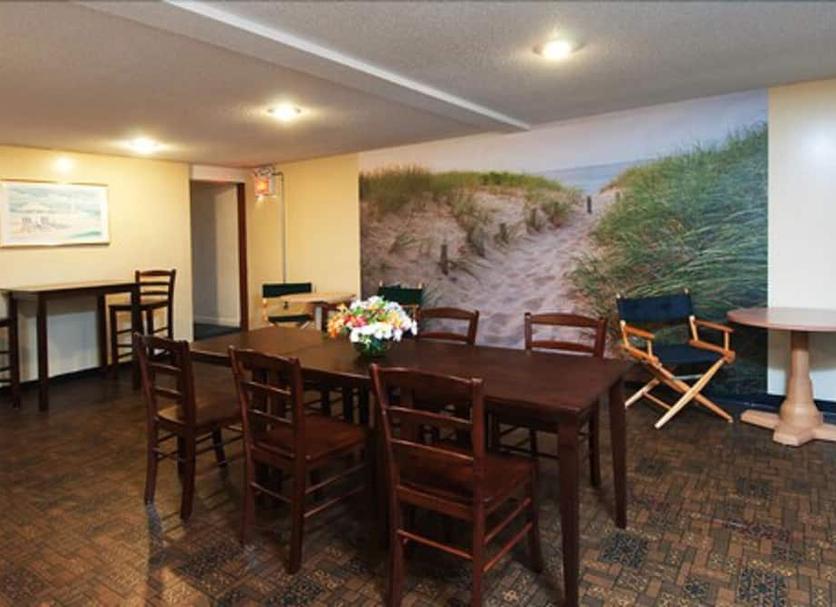 Dining room Photo