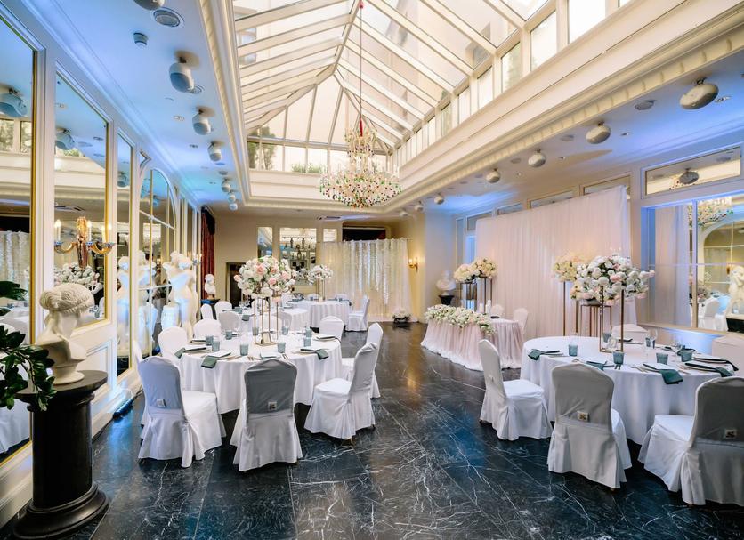 Banquet hall Photo