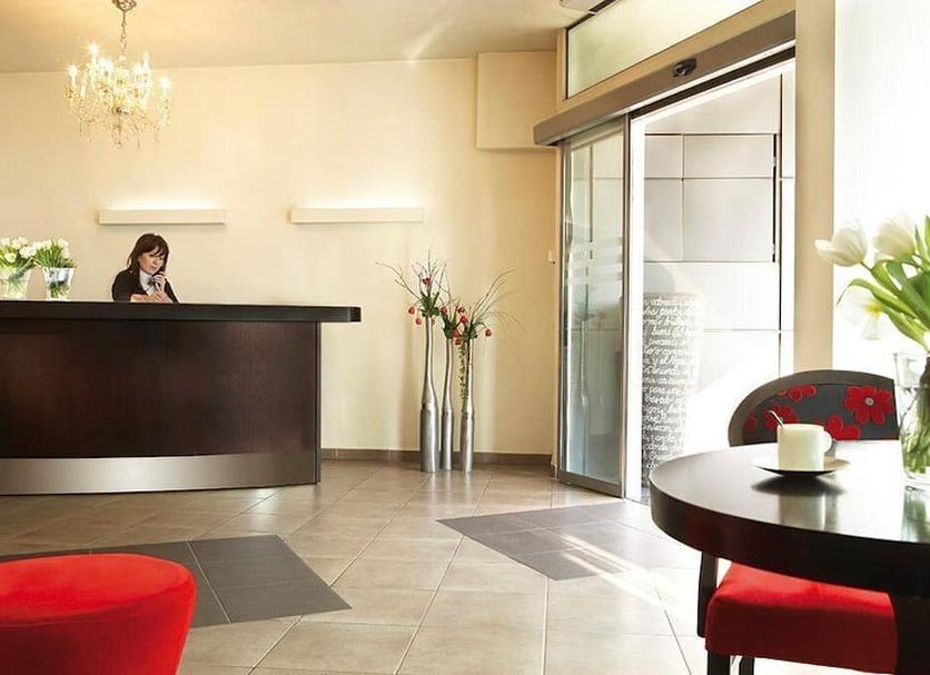 Front desk Photo