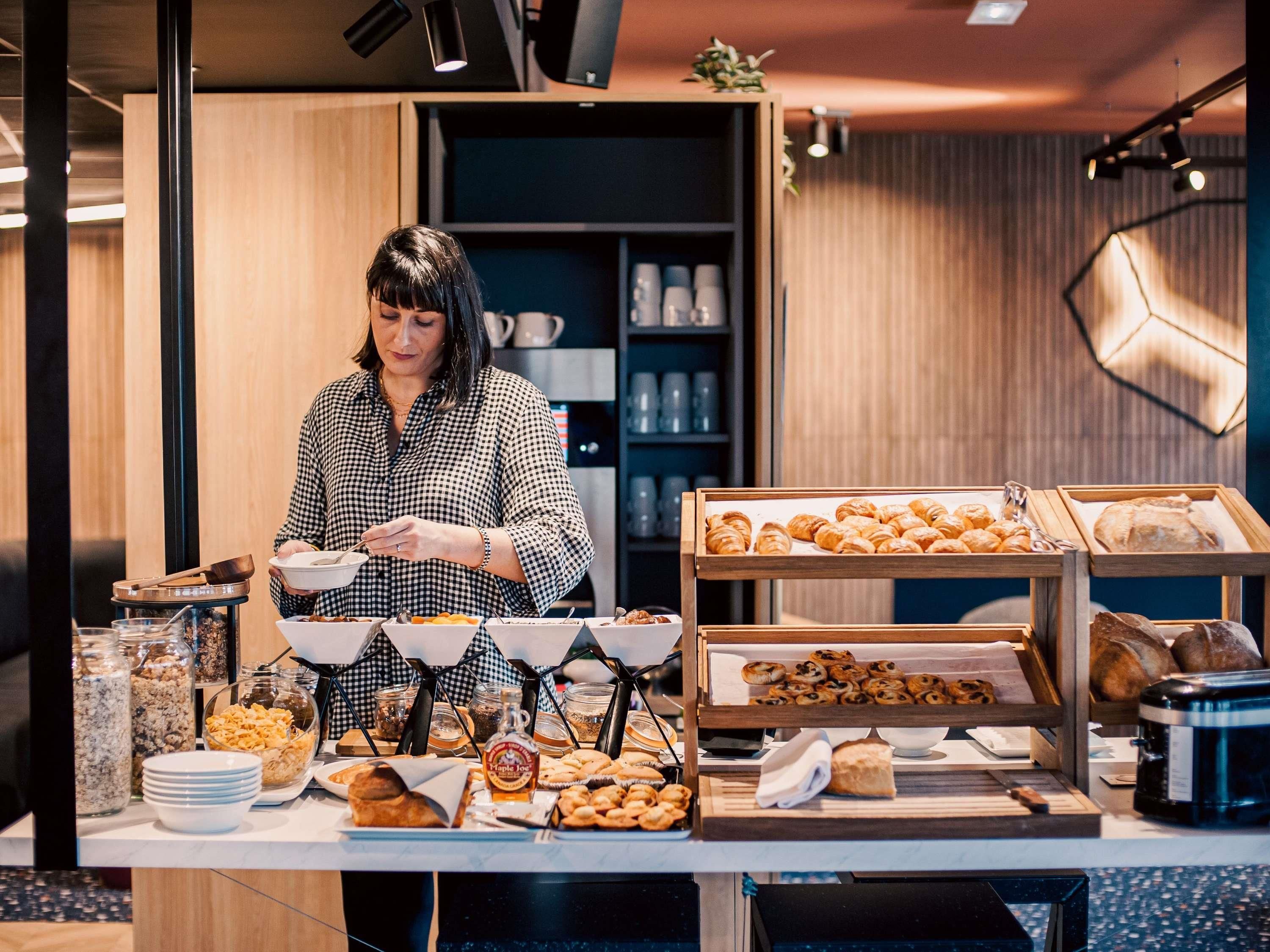 Buffet Photo