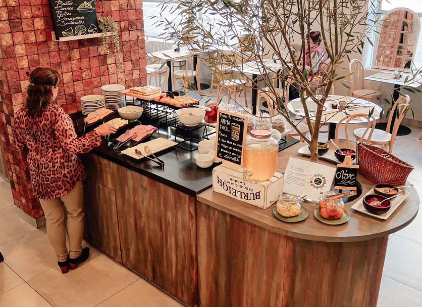 Buffet Photo