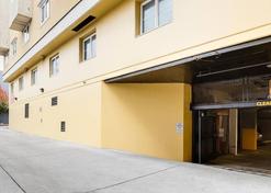 Mediterranean Inn - Seattle - Parking