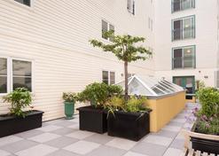 Mediterranean Inn - Seattle - Patio