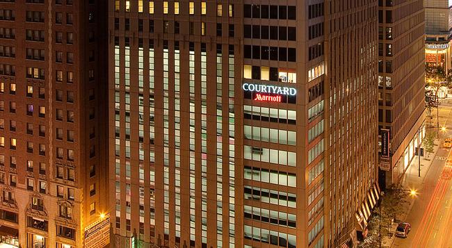 Courtyard by Marriott Chicago Downtown Magnificent Mile - Chicago - Building