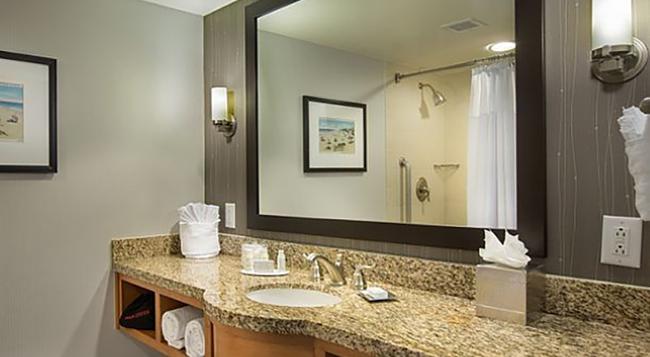 Courtyard by Marriott Fort Lauderdale Beach - Fort Lauderdale - Bathroom