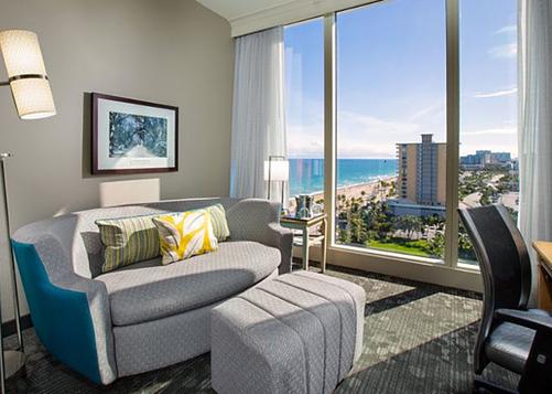 Courtyard by Marriott Fort Lauderdale Beach - Fort Lauderdale - Living room