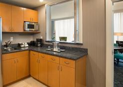 Courtyard by Marriott Fort Lauderdale Beach - Fort Lauderdale - Kitchen