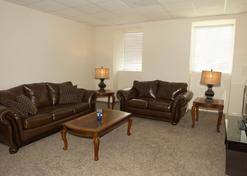 The Hudson Suites Extended Stay Hotel - New Castle - Living room