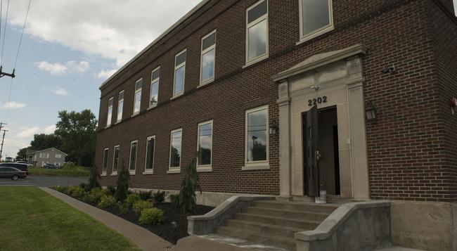 The Hudson Suites Extended Stay Hotel - New Castle - Building