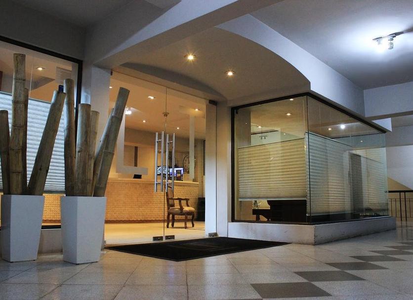 Hotel entrance Photo