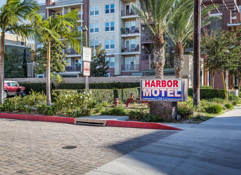 Hotel entrance Photo