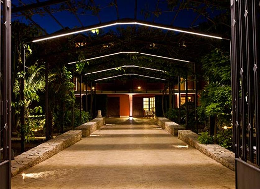 Hotel entrance Photo