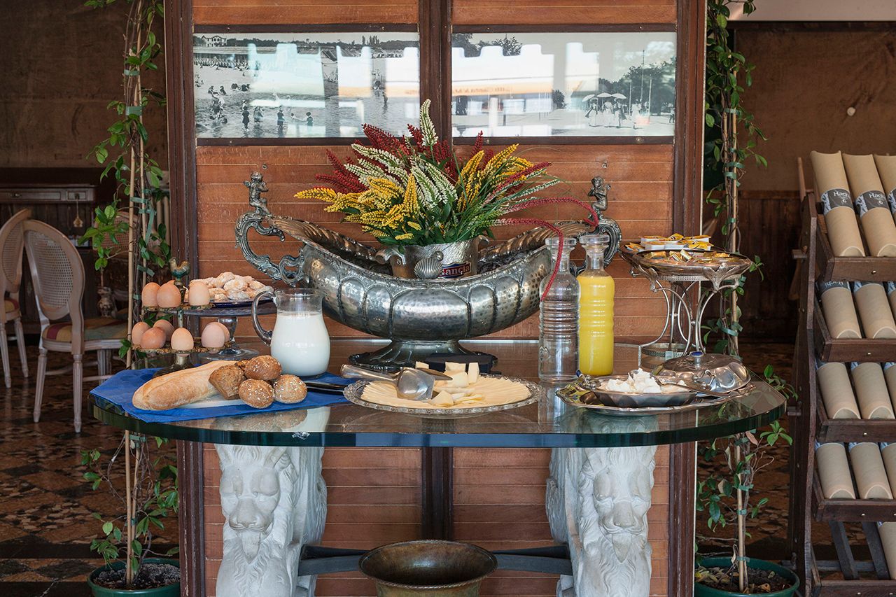 Buffet Photo