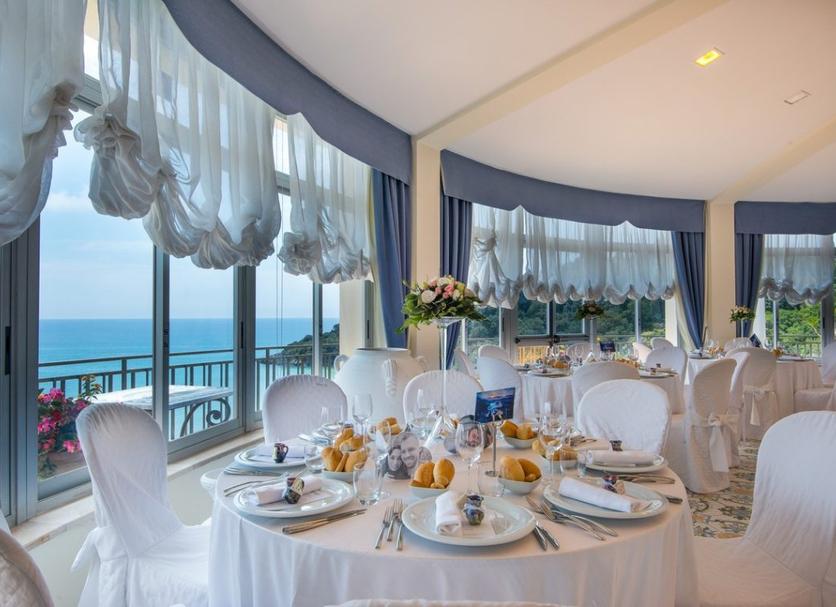 Banquet hall Photo