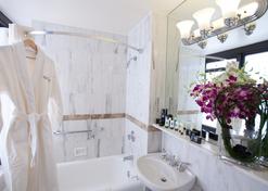 Wyndham New Yorker Hotel - New York - Bathroom