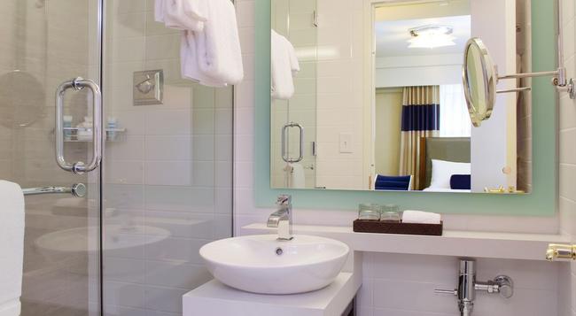 Wyndham New Yorker Hotel - New York - Bathroom