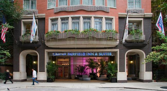 Fairfield Inn and Suites by Marriott Chicago Downtown Magnificent Mile - Chicago - Building