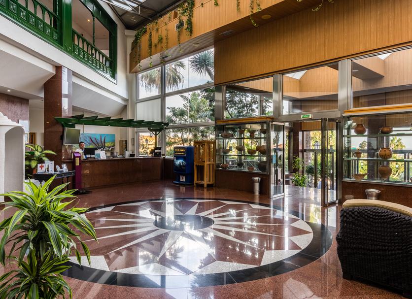 Hotel entrance Photo
