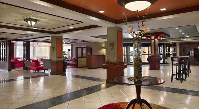 Wyndham Garden Hotel Newark Airport - Newark - Lobby