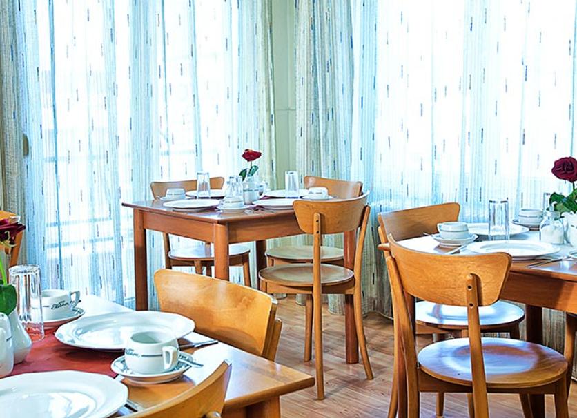 Dining room Photo