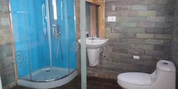 Reminiscene Ayurveda Yoga Retreat - Kochi - Bathroom