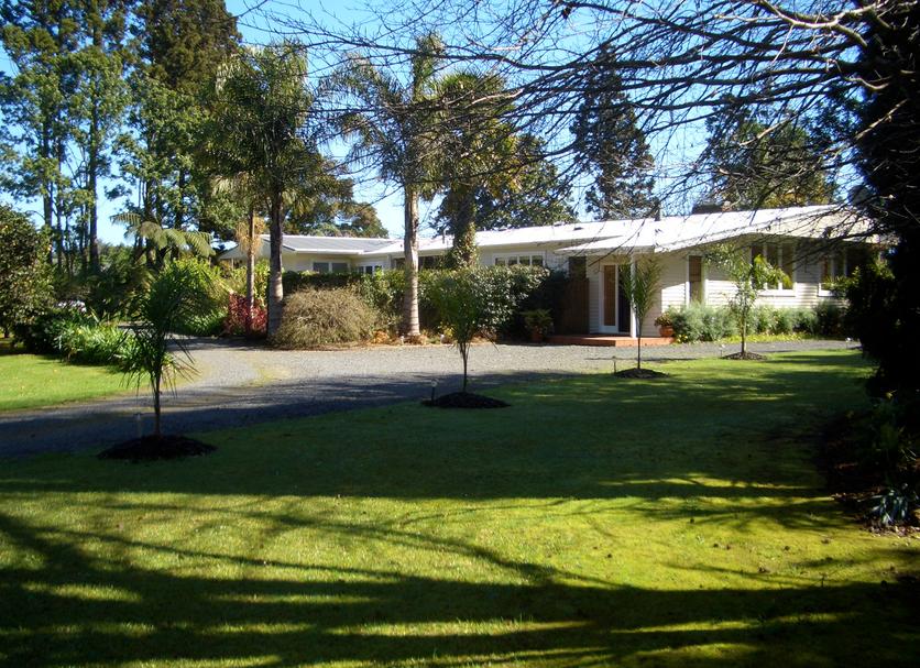 Hotel entrance Photo