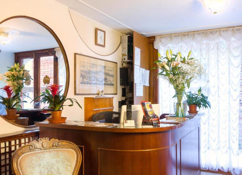 Front desk Photo