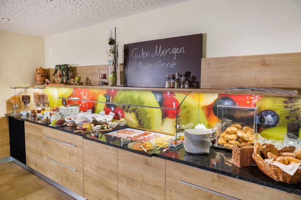 Buffet Photo