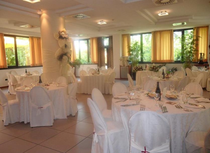 Banquet hall Photo