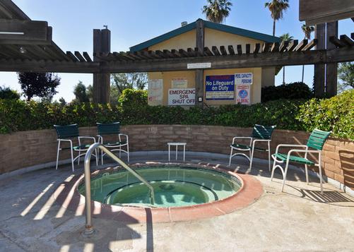 Clarion Inn & Suites - Stockton - Pool