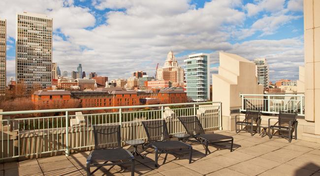 Hilton Philadelphia at Penn's Landing - Philadelphia - Pool
