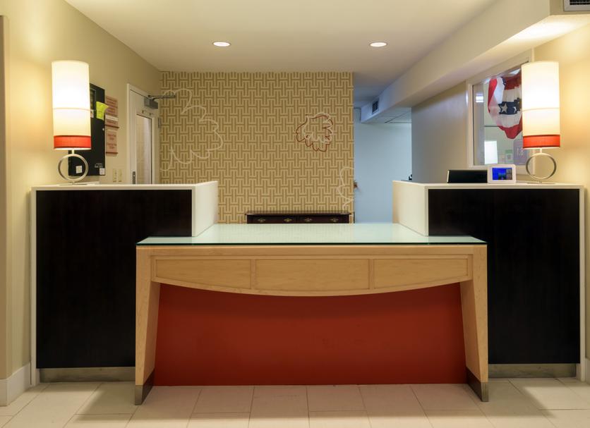 Front desk Photo